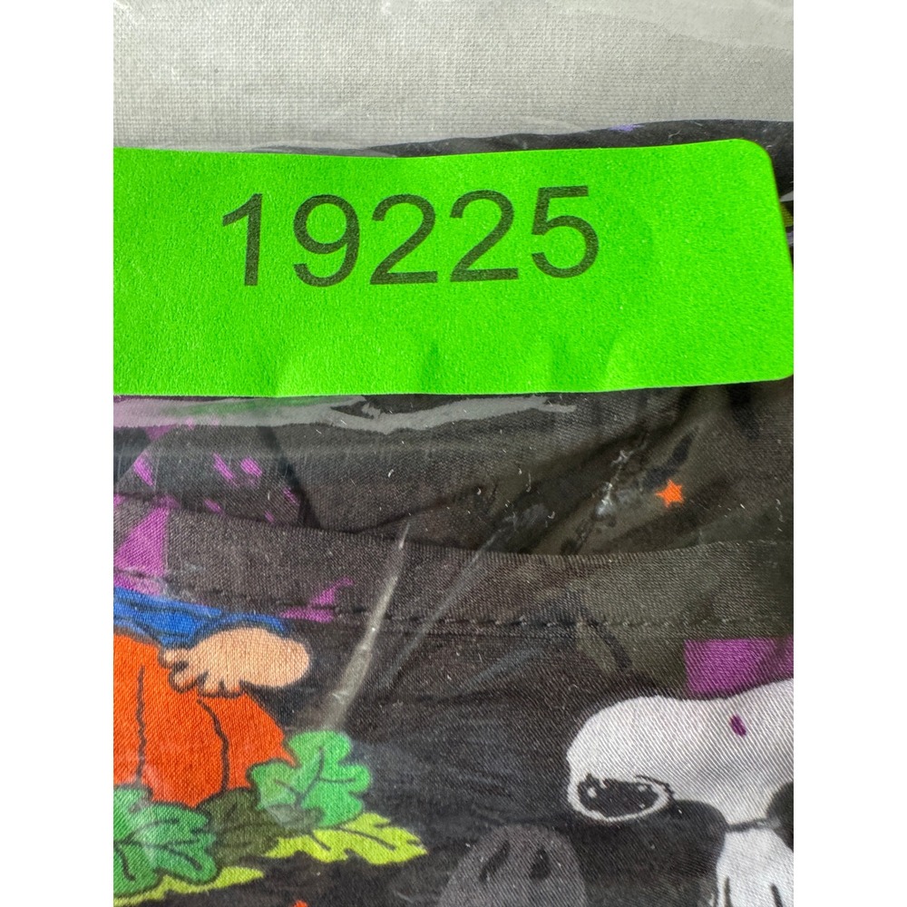 Peanuts Womens Black Halloween Snoopy Scrub Top XL Spooky Festive Nurse Pockets - Picture 10 of 10